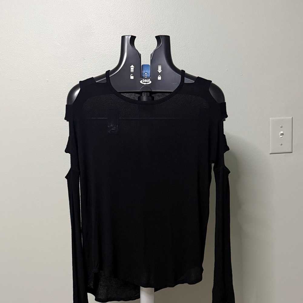 Solemio Elegant Black Cut-Out Long Sleeve Top